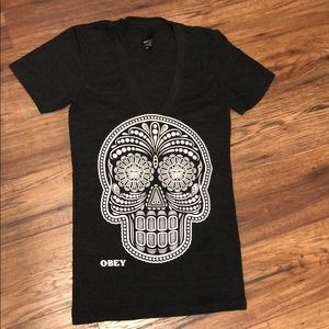 Obey v-neck tee